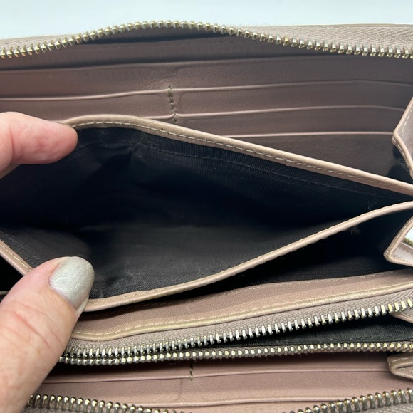 Gucci long zippy wallet rose in color. Comes with box and paperwork - Picture 8 of 11